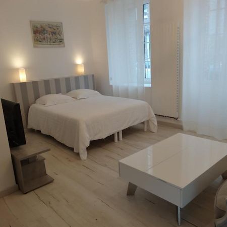 Les Petites Tuileries Bed & Breakfast Bray-sur-Seine Bagian luar foto
